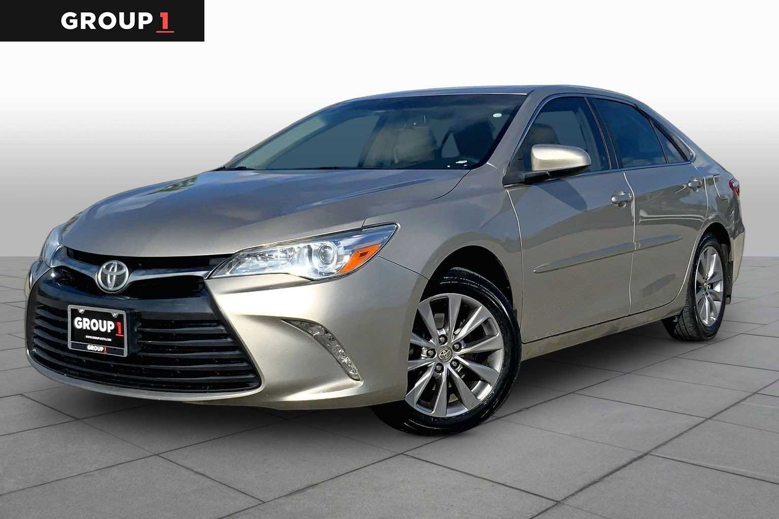 Used 2017 Toyota Camry XLE w/ Moonroof Package FWD image 1