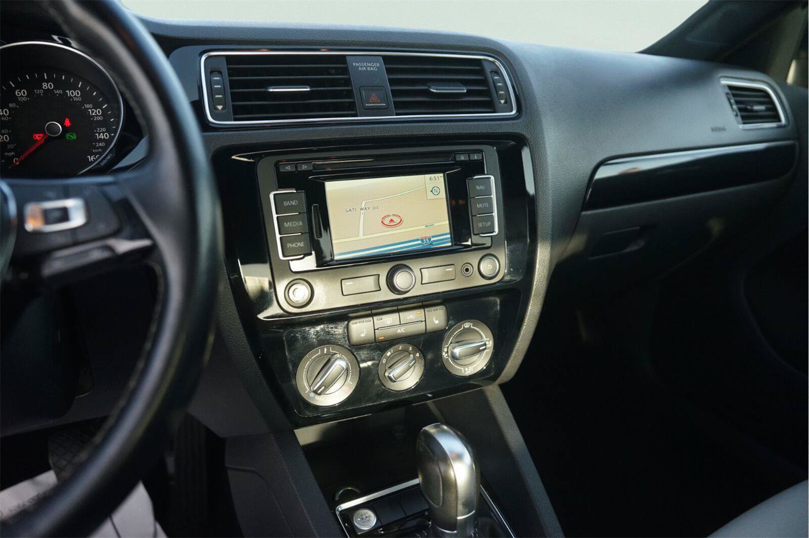 Used 2015 Volkswagen Jetta Sport FWD image 26