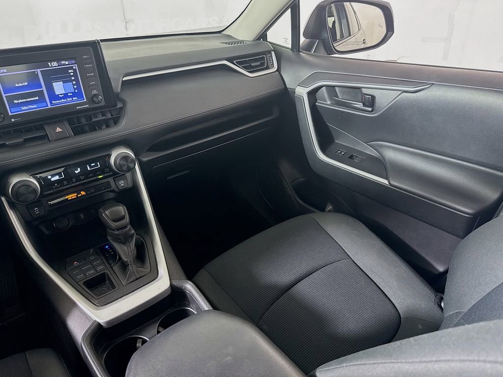 Used 2020 Toyota RAV4 LE w/ Carpet Mat Package image 21