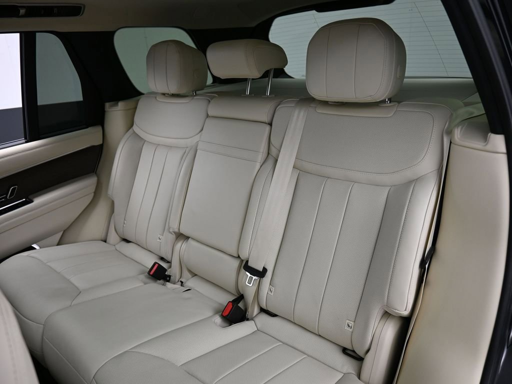 Used 2025 Land Rover Range Rover SE AWD/4WD image 24