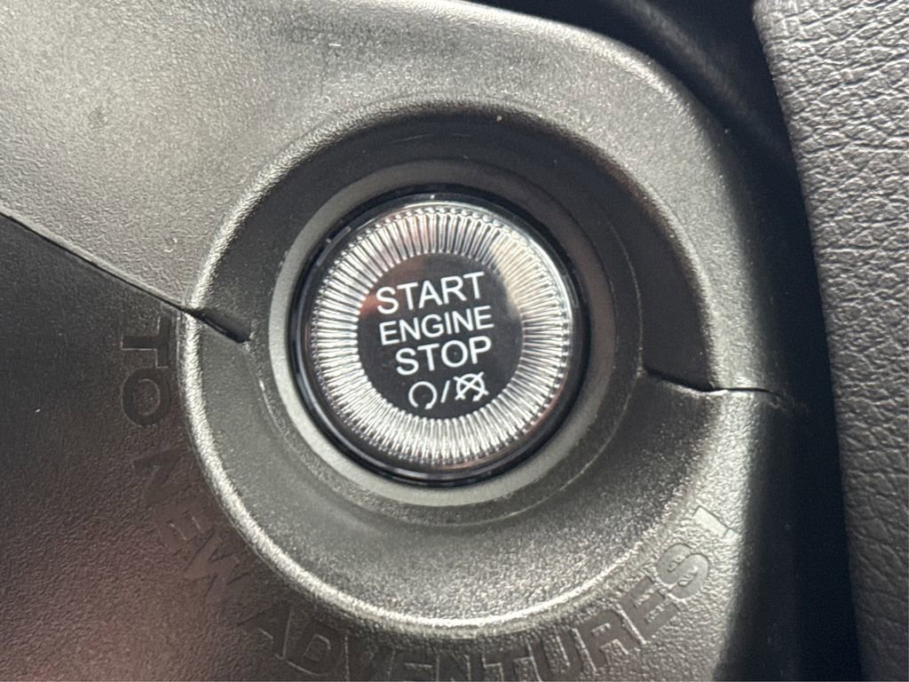 Used 2023 Jeep Renegade Latitude w/ Sun/Sound Group AWD/4WD image 31