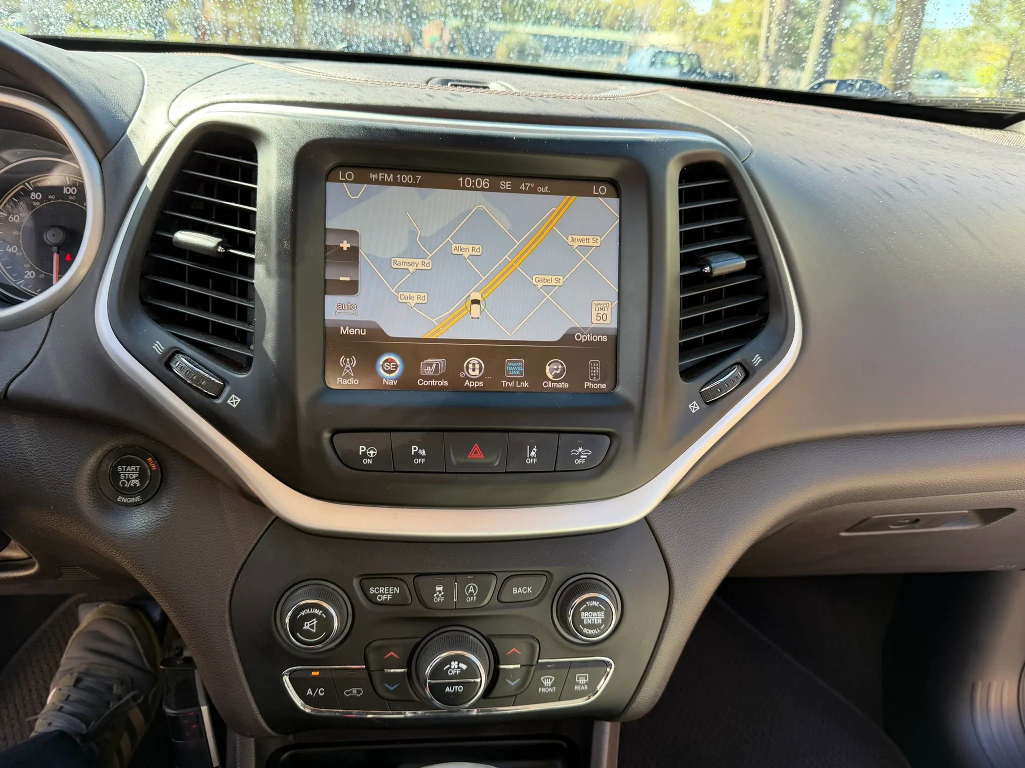 Used 2016 Jeep Cherokee Overland w/ Technology Group image 18