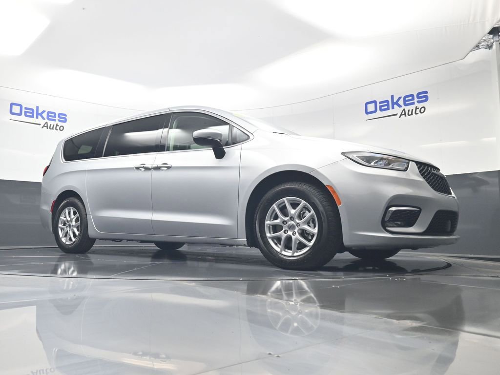 Used 2023 Chrysler Pacifica Touring-L FWD image 38