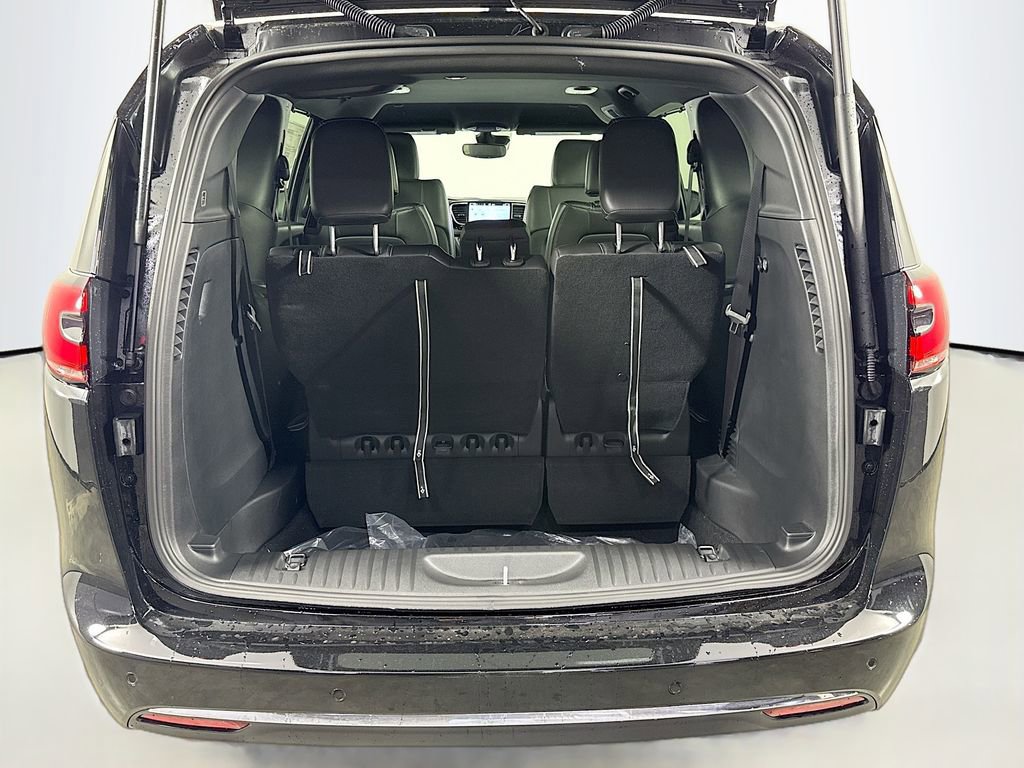 New 2026 Chrysler Pacifica Select image 14