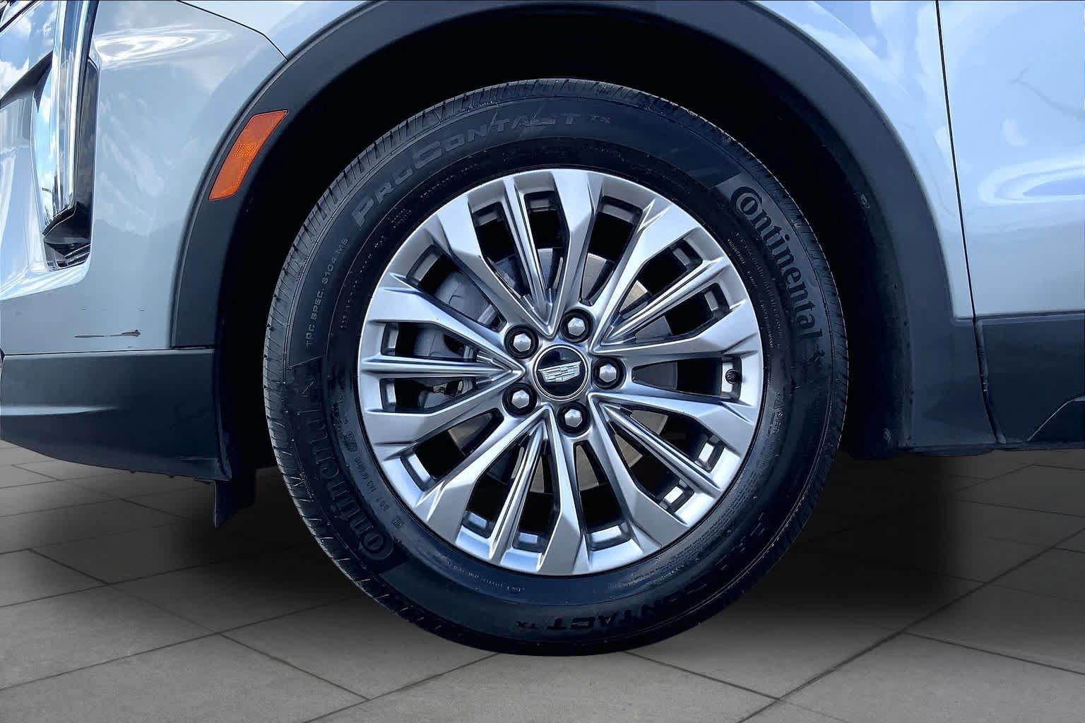 Used 2025 Cadillac XT4 Premium Luxury w/ Technology Package FWD image 11