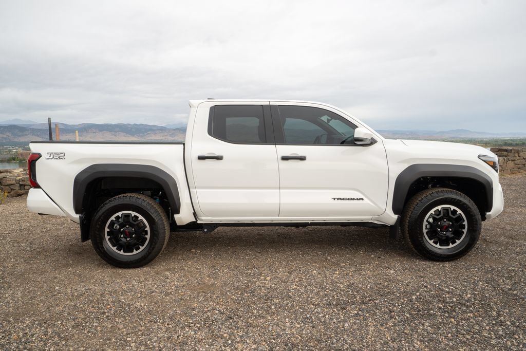 Used 2025 Toyota Tacoma TRD Off-Road AWD/4WD image 4