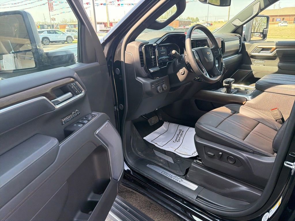 Used 2025 Chevrolet Silverado 1500 High Country w/ High Country Premium Package image 9