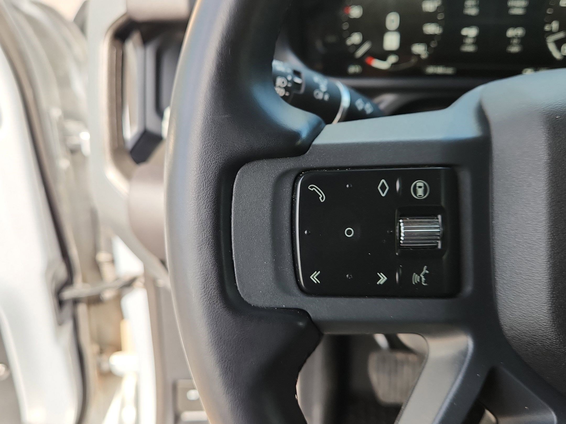 Certified 2024 Land Rover Defender 130 X-Dynamic SE image 16