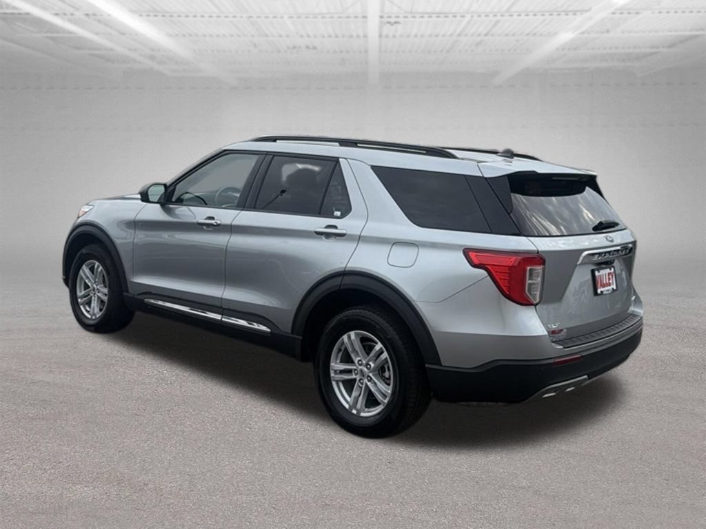 Used 2024 Ford Explorer XLT w/ Equipment Group 202A AWD/4WD image 9