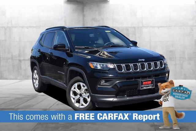 Used 2025 Jeep Compass Latitude w/ Sun & Sound Group AWD/4WD image 2