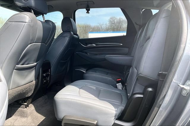 Used 2020 Buick Enclave Essence w/ LPO, Luxury Package image 8