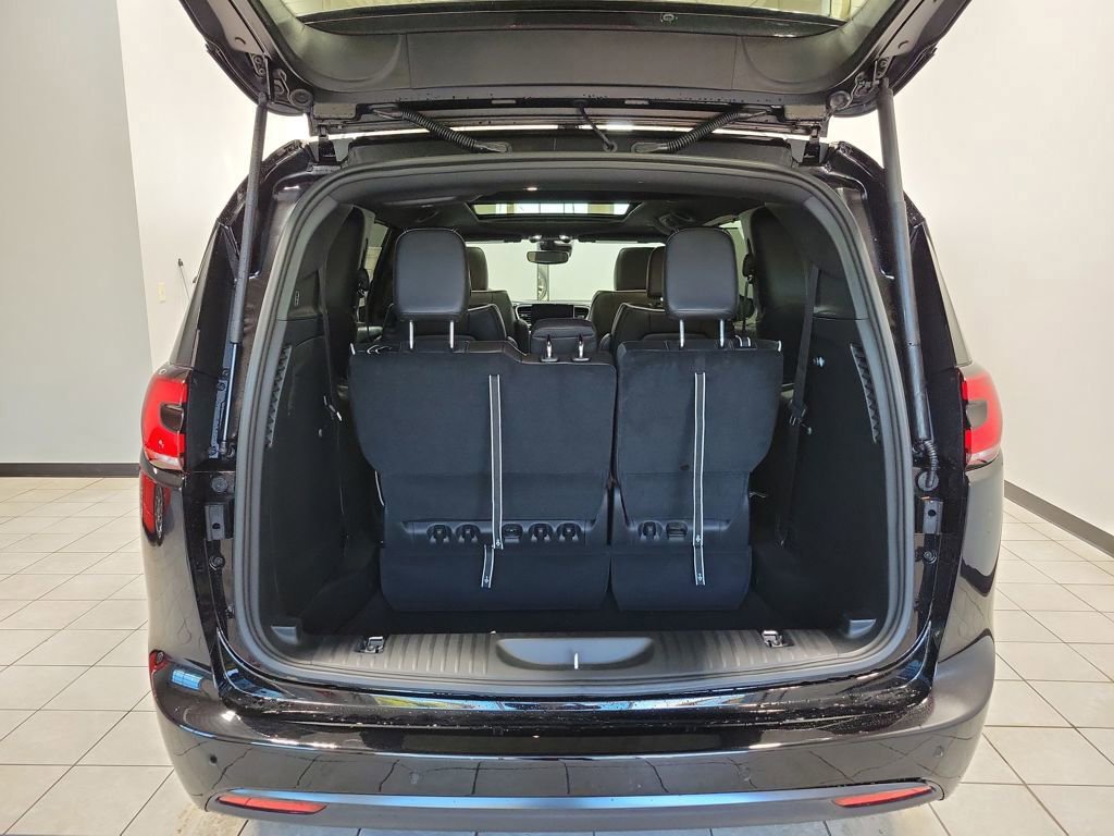 New 2026 Chrysler Pacifica Limited w/ S Appearance Package image 7