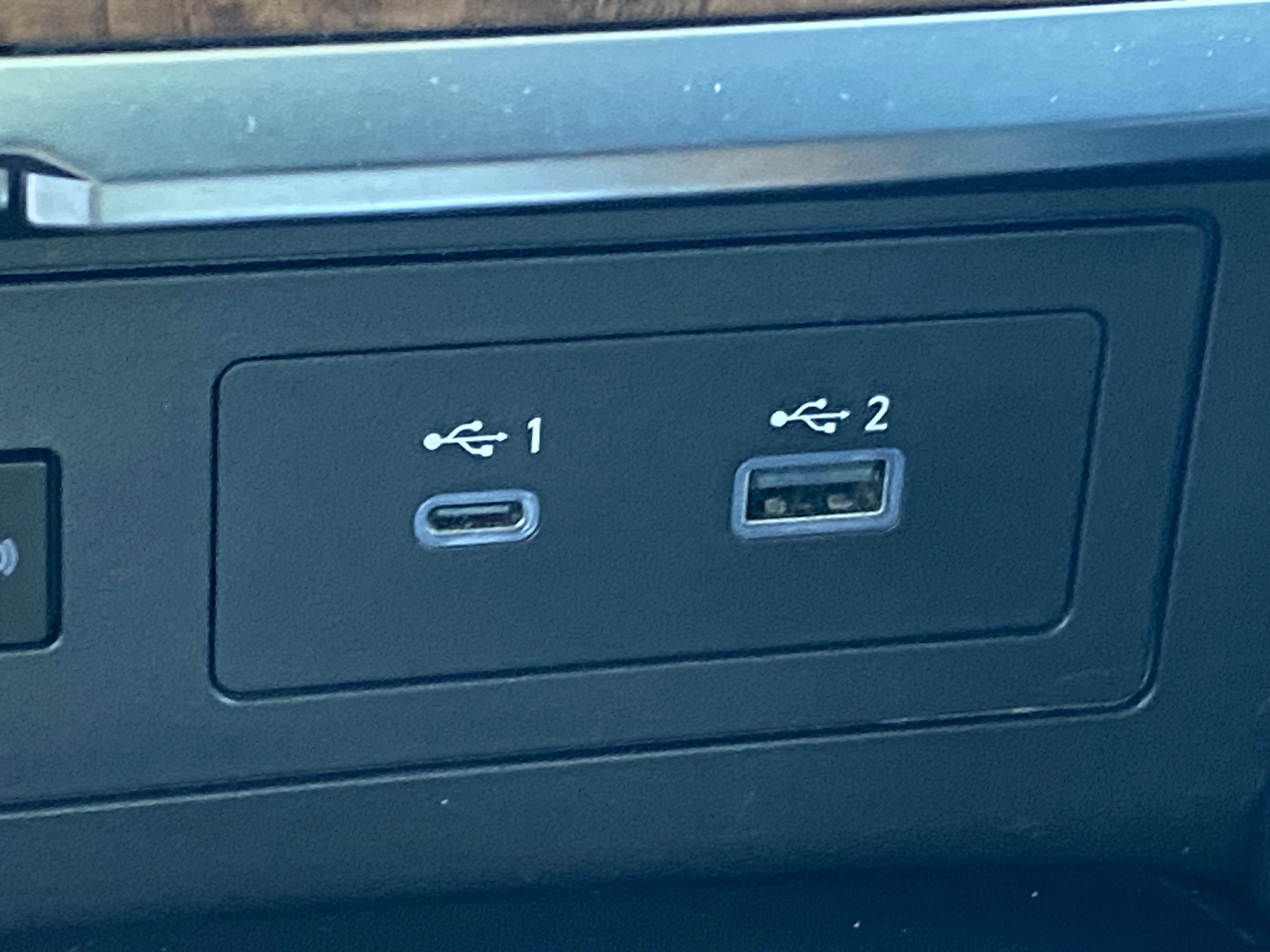 Used 2023 Nissan Armada SL w/ Captain's Chairs Package image 24