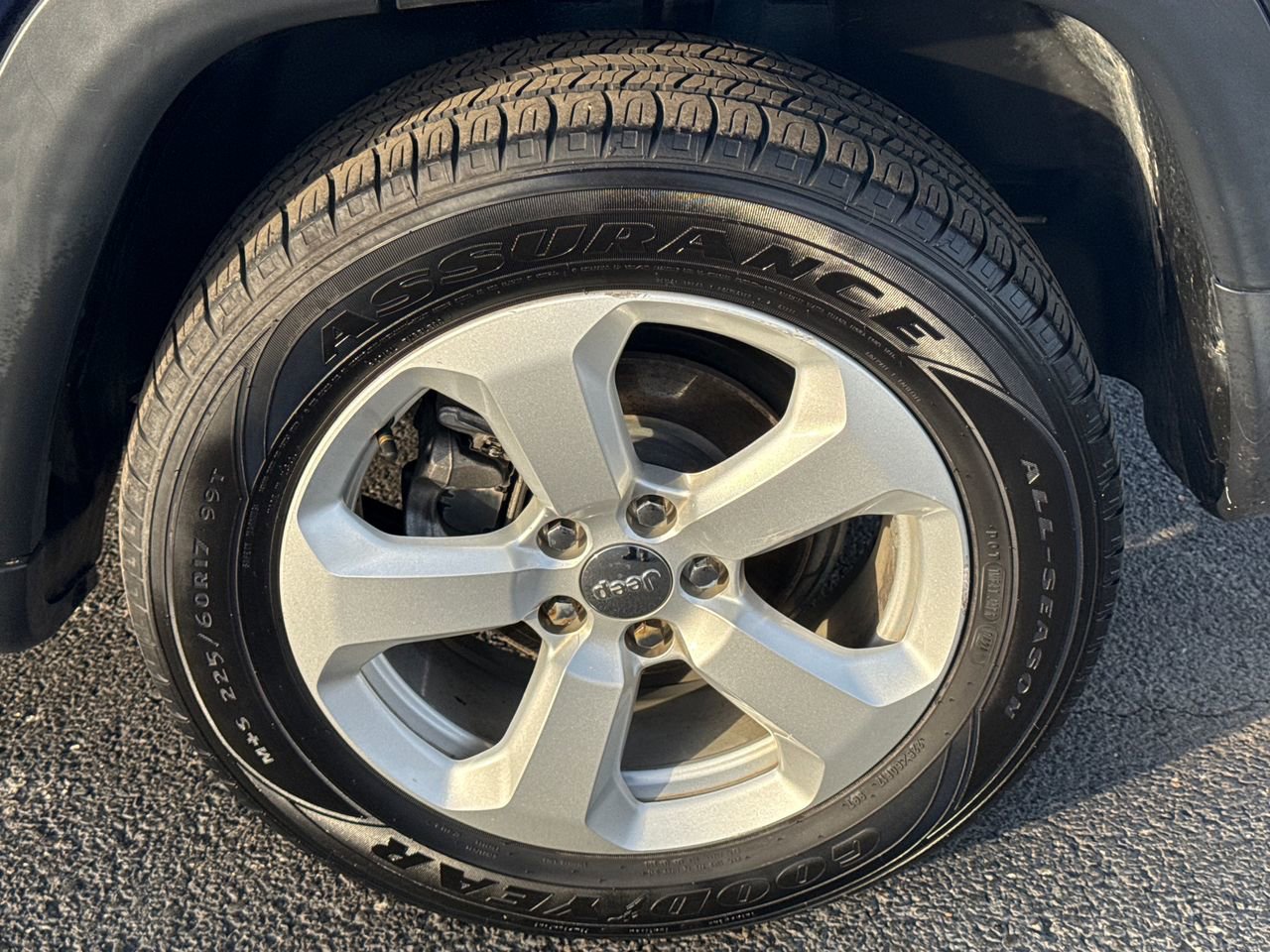 Used 2017 Jeep Compass Latitude w/ Popular Equipment Group image 11