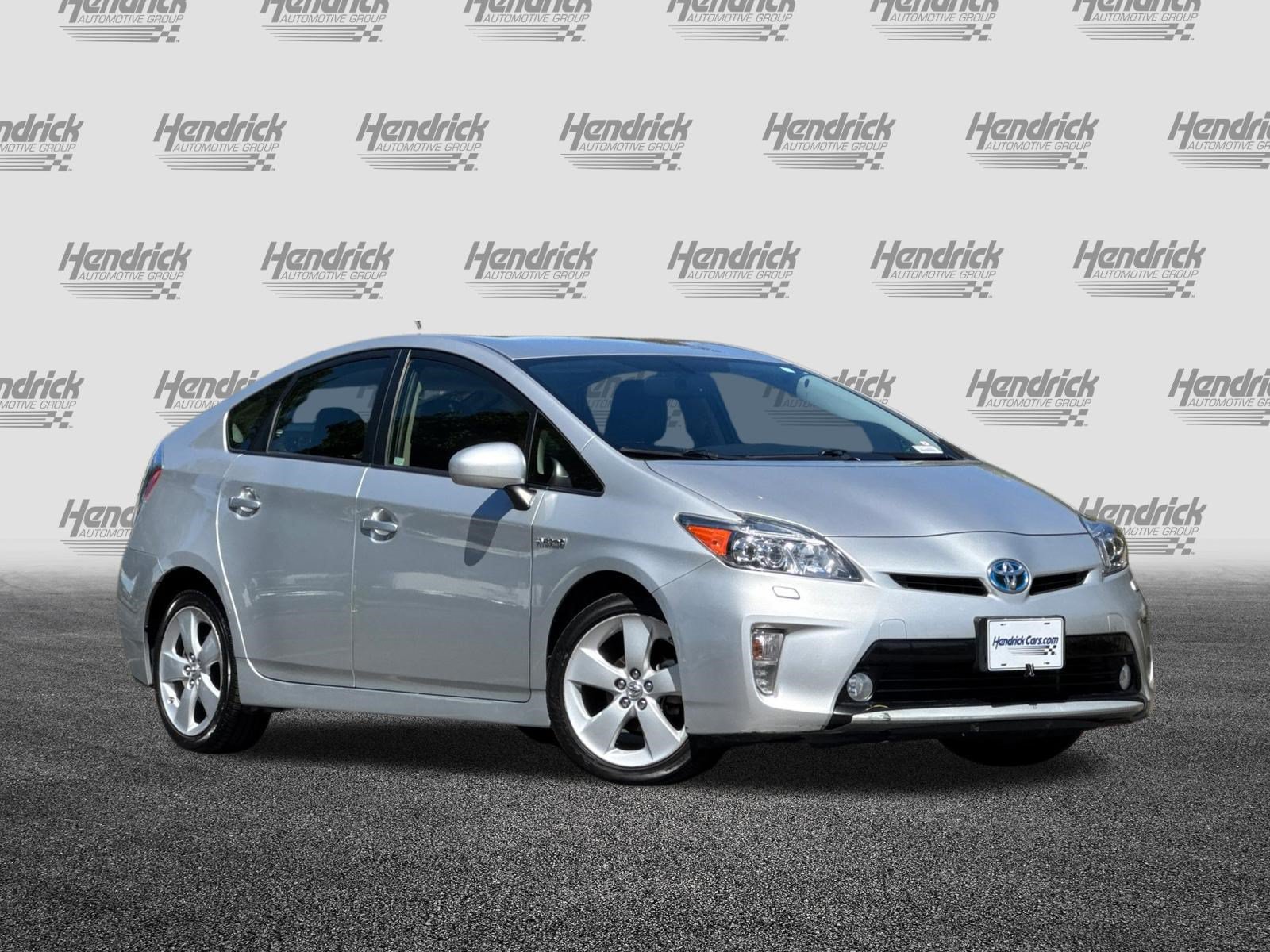 Used 2015 Toyota Prius Five FWD image 2