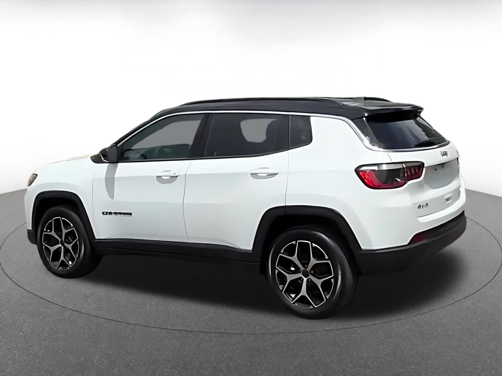 Used 2025 Jeep Compass Limited AWD/4WD image 10