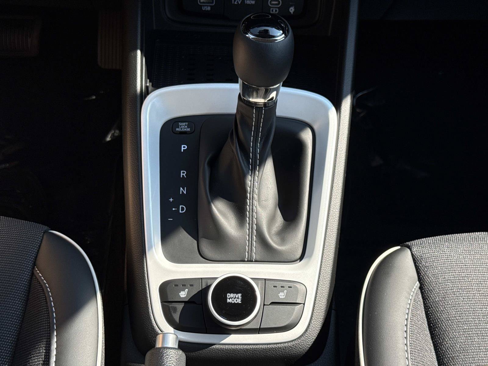 Certified 2025 Hyundai Venue Limited FWD image 8