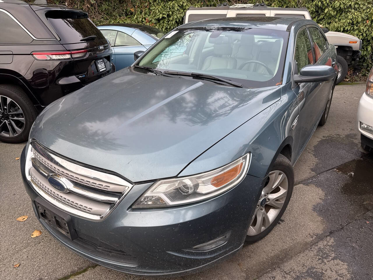 Used 2010 Ford Taurus SEL image 1