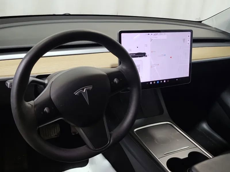 Used 2021 Tesla Model Y Long Range AWD/4WD image 3