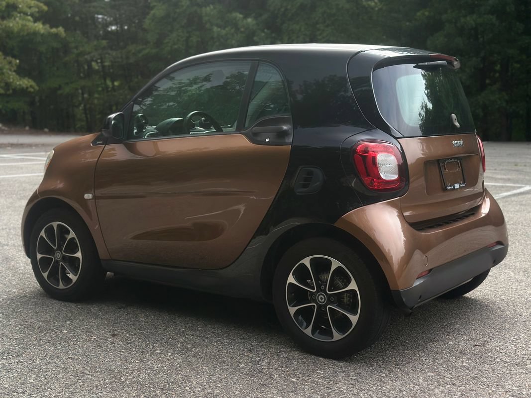 Used 2016 smart fortwo passion RWD image 5