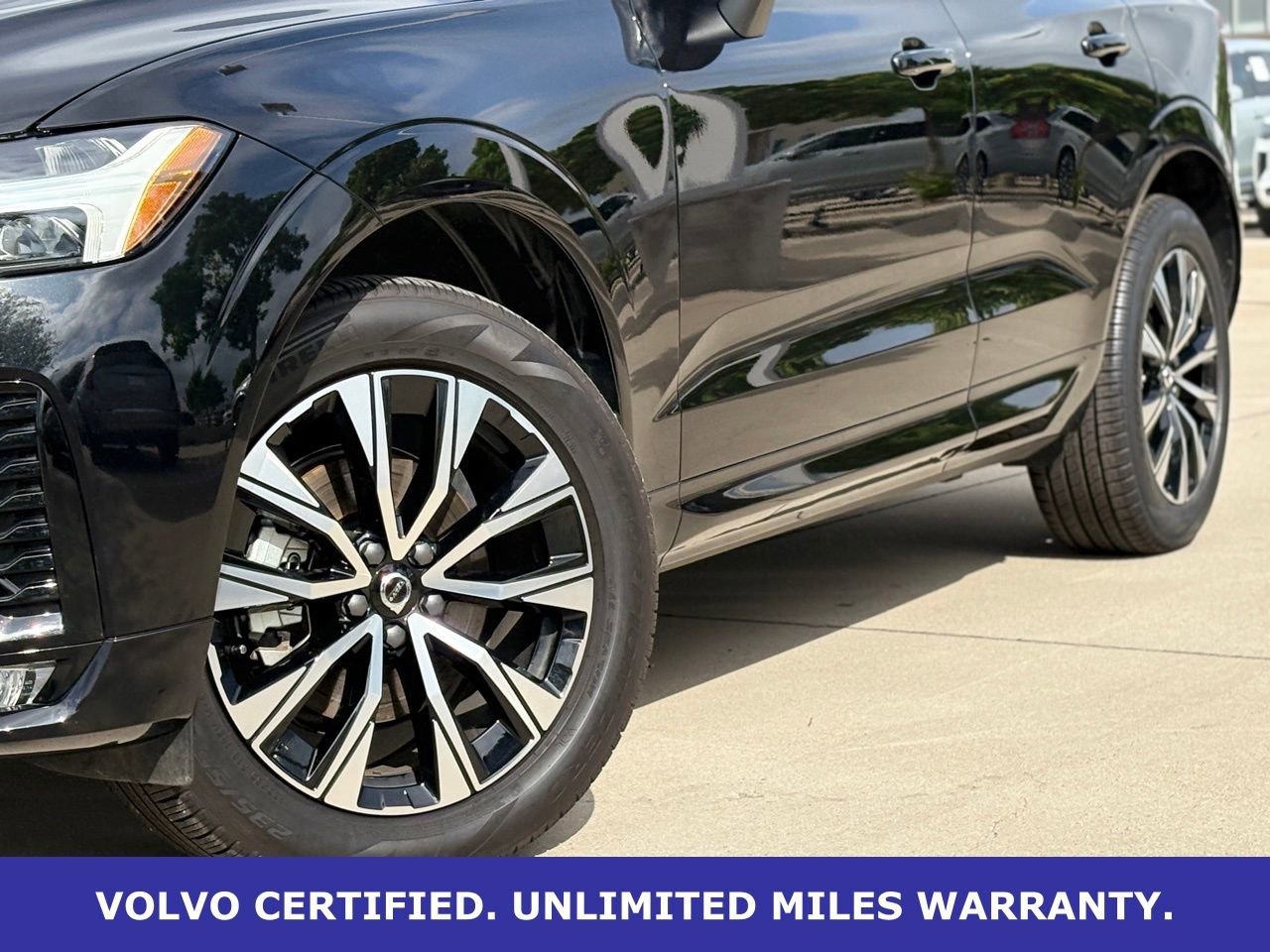 Certified 2025 Volvo XC60 B5 Core AWD/4WD image 11