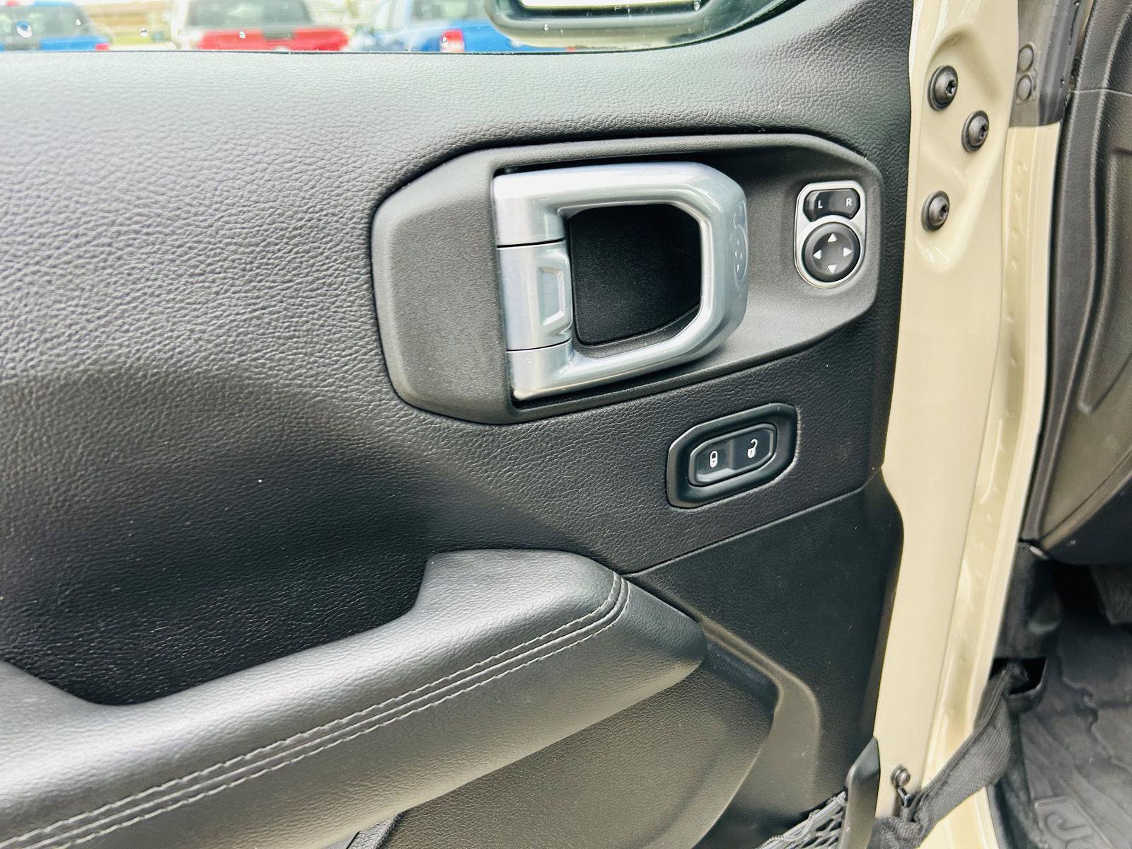 Used 2022 Jeep Wrangler Unlimited Sahara AWD/4WD image 8
