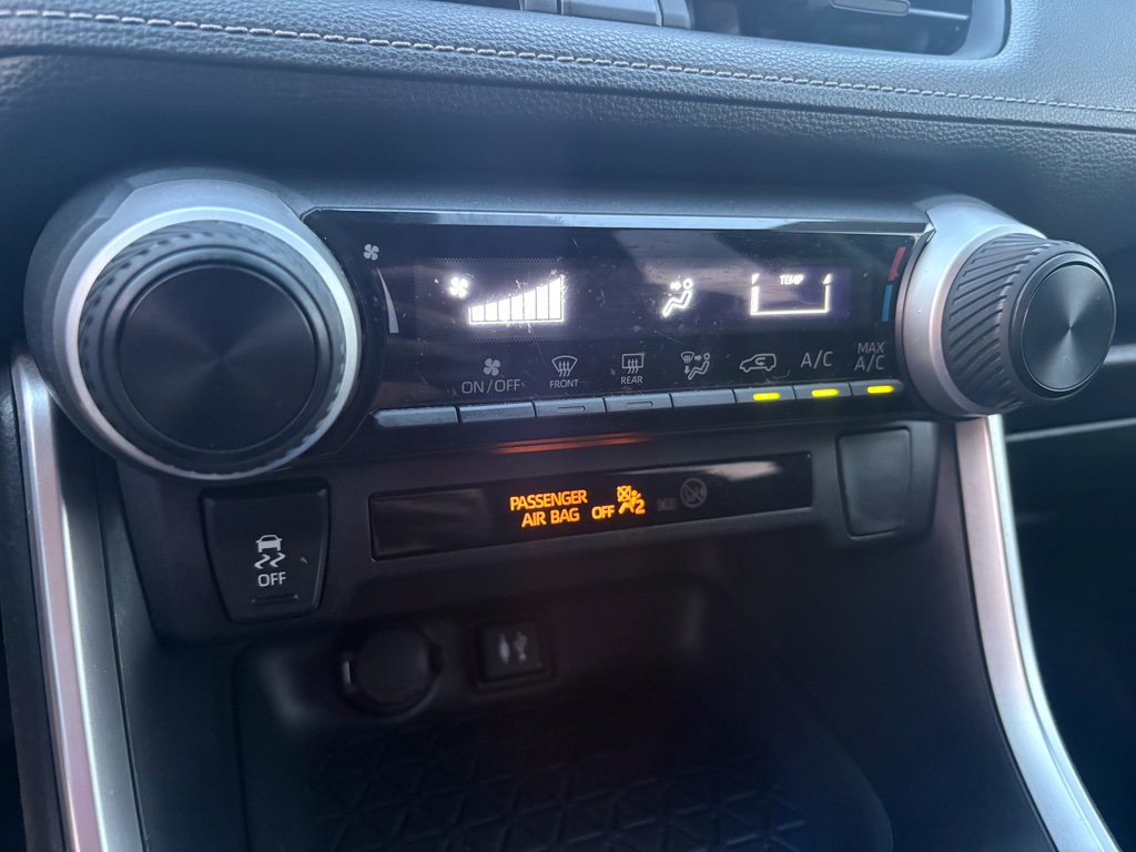 Used 2019 Toyota RAV4 LE image 18