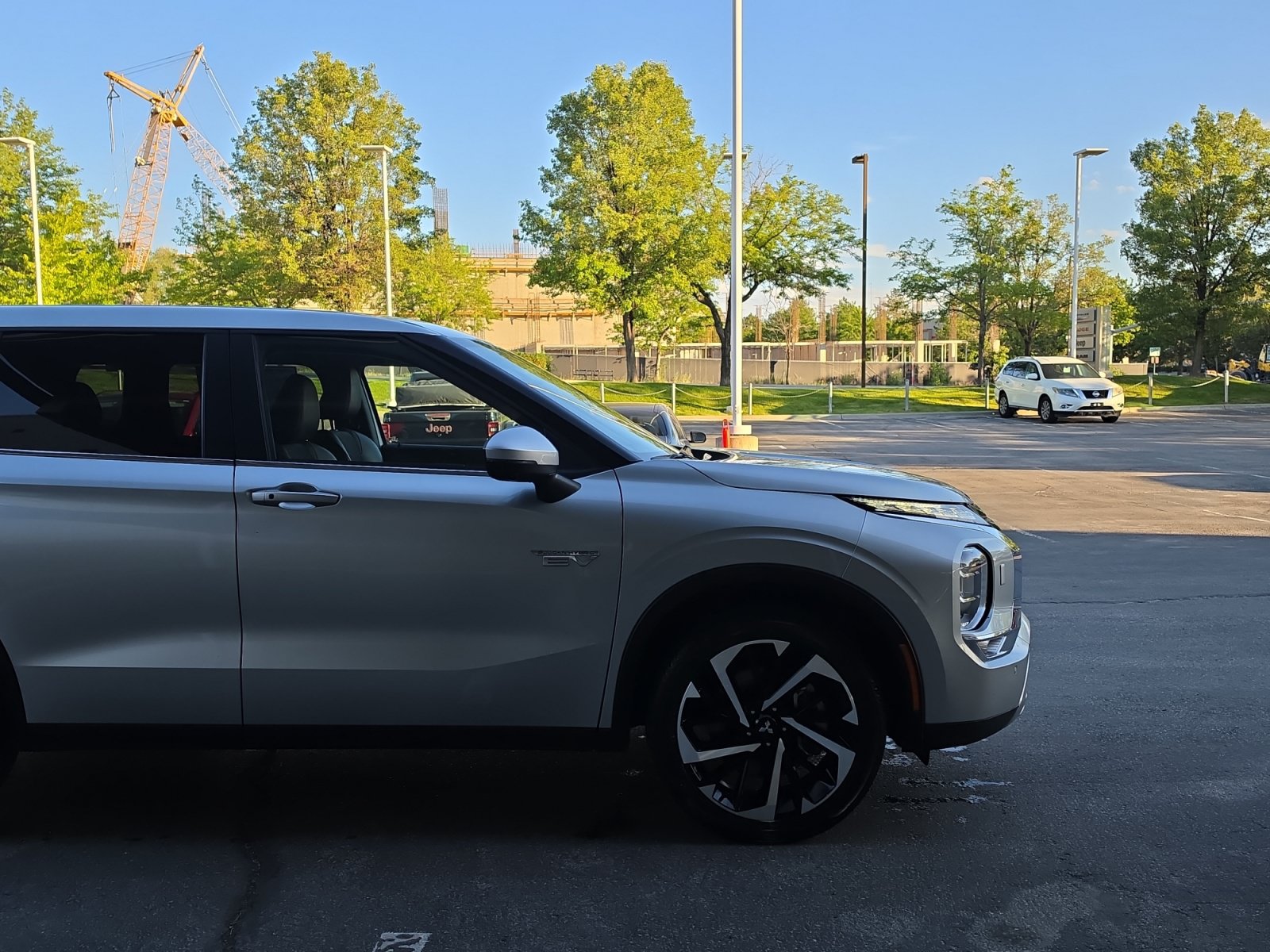 Used 2024 Mitsubishi Outlander 4WD Plug-In Hybrid image 11
