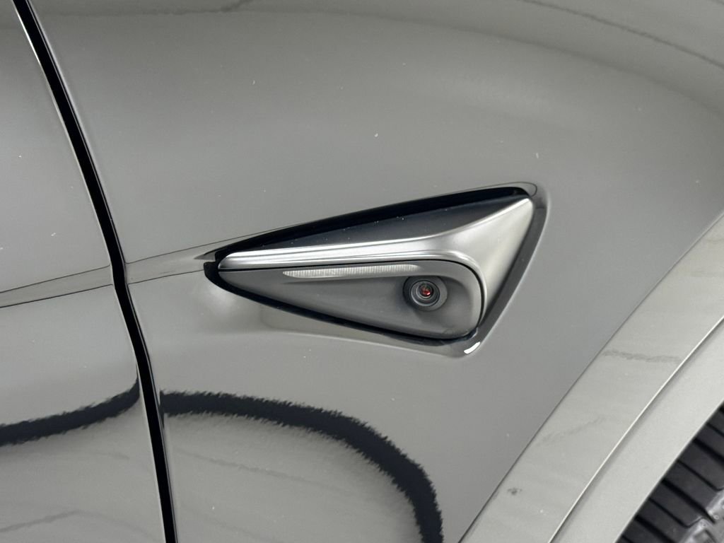 Used 2024 Tesla Model Y Long Range image 37