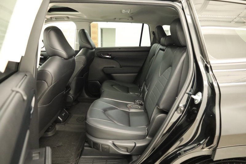Used 2023 Toyota Highlander XLE image 36