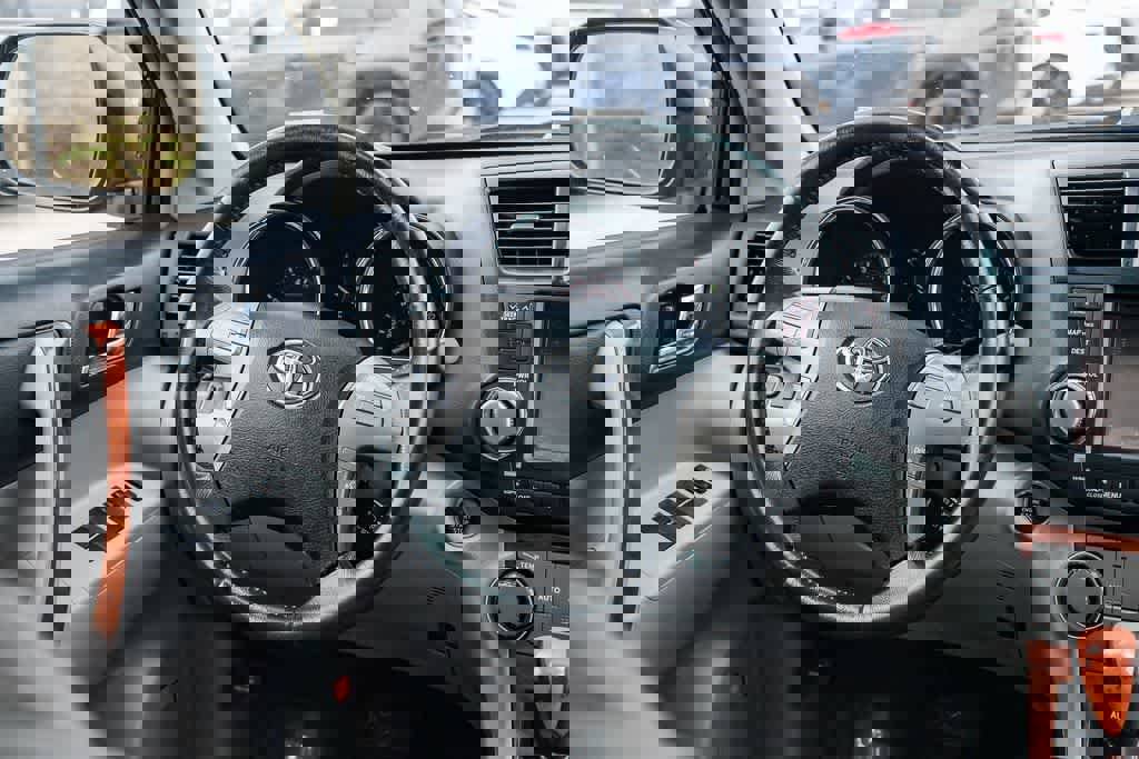 Used 2010 Toyota Highlander Limited image 12