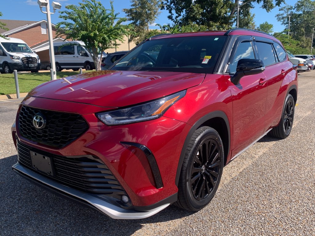 Used 2023 Toyota Highlander XSE FWD image 5