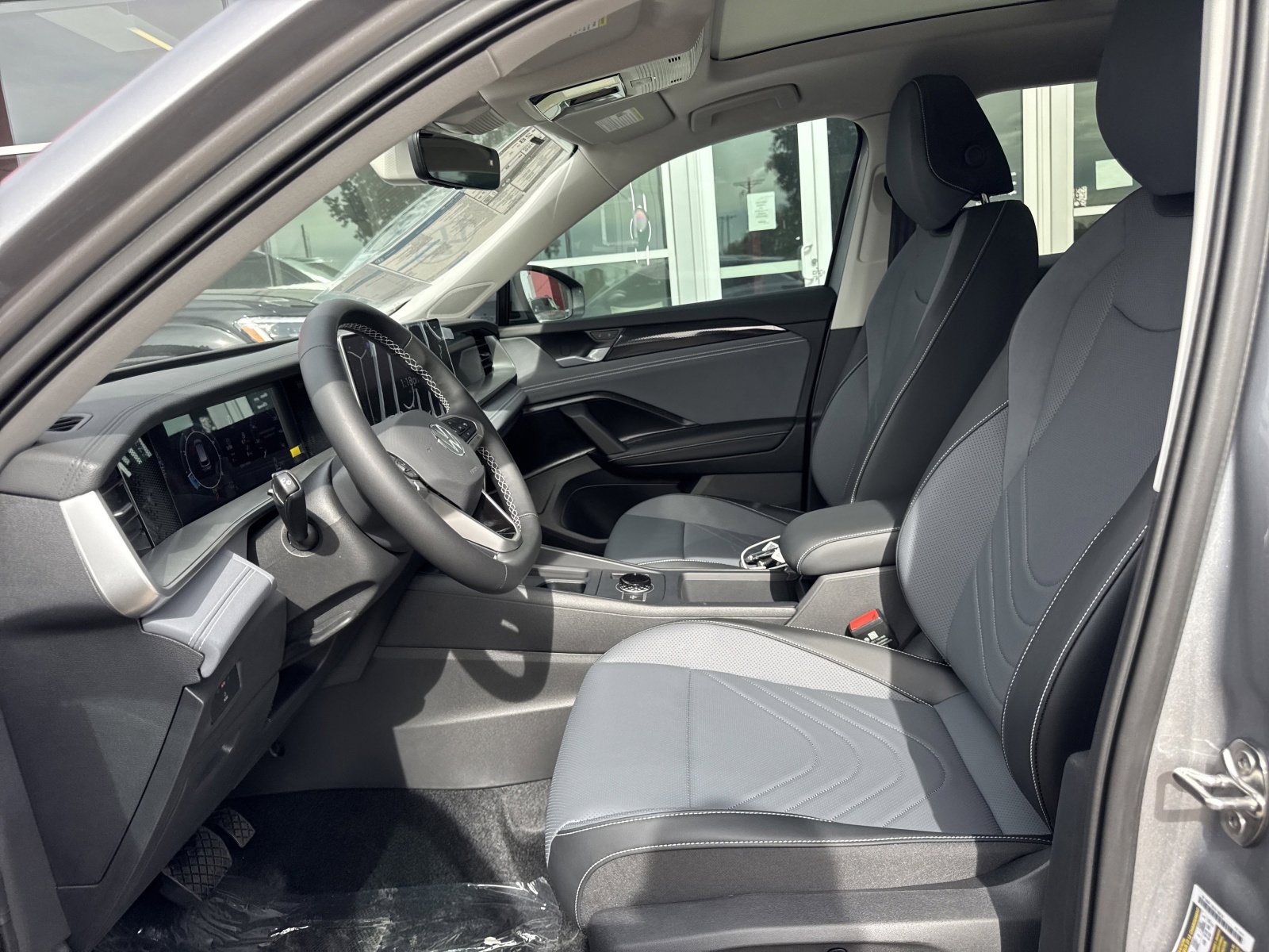 New 2026 Volkswagen Tiguan SE image 10