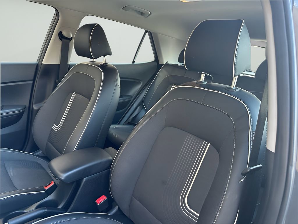 Used 2025 Hyundai Venue Limited image 12