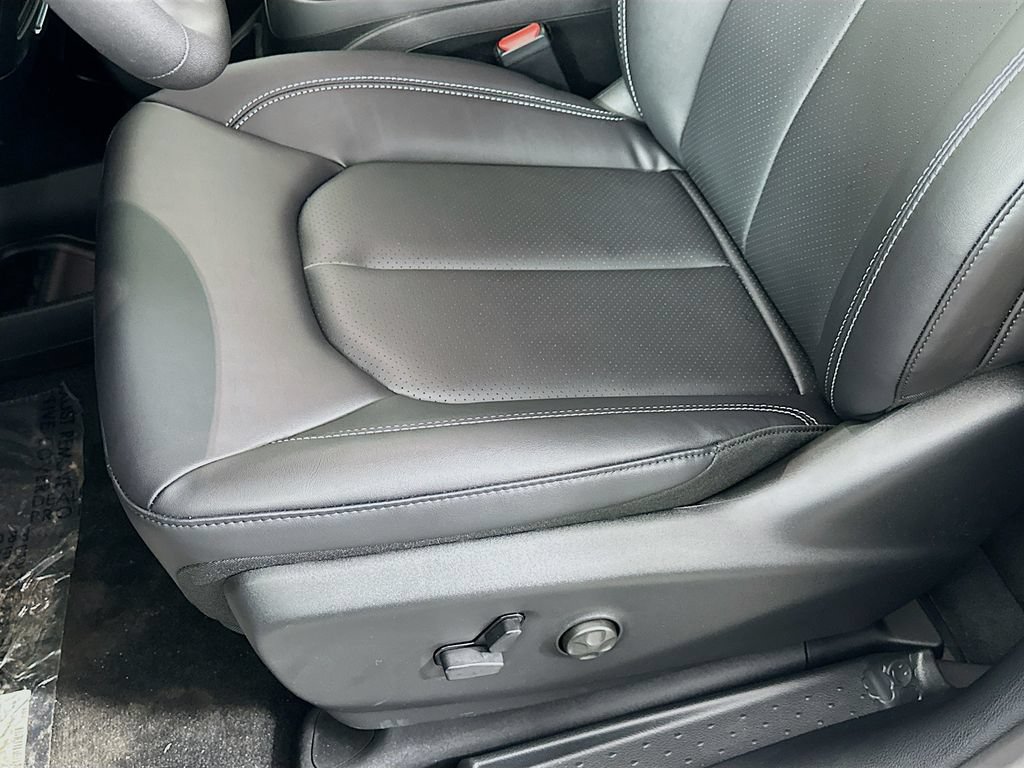 New 2026 Chrysler Voyager LX FWD image 25
