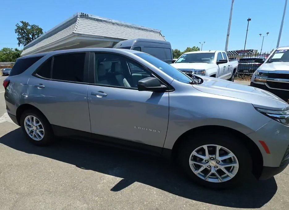 Used 2023 Chevrolet Equinox LS w/ LS Convenience Package AWD/4WD image 22