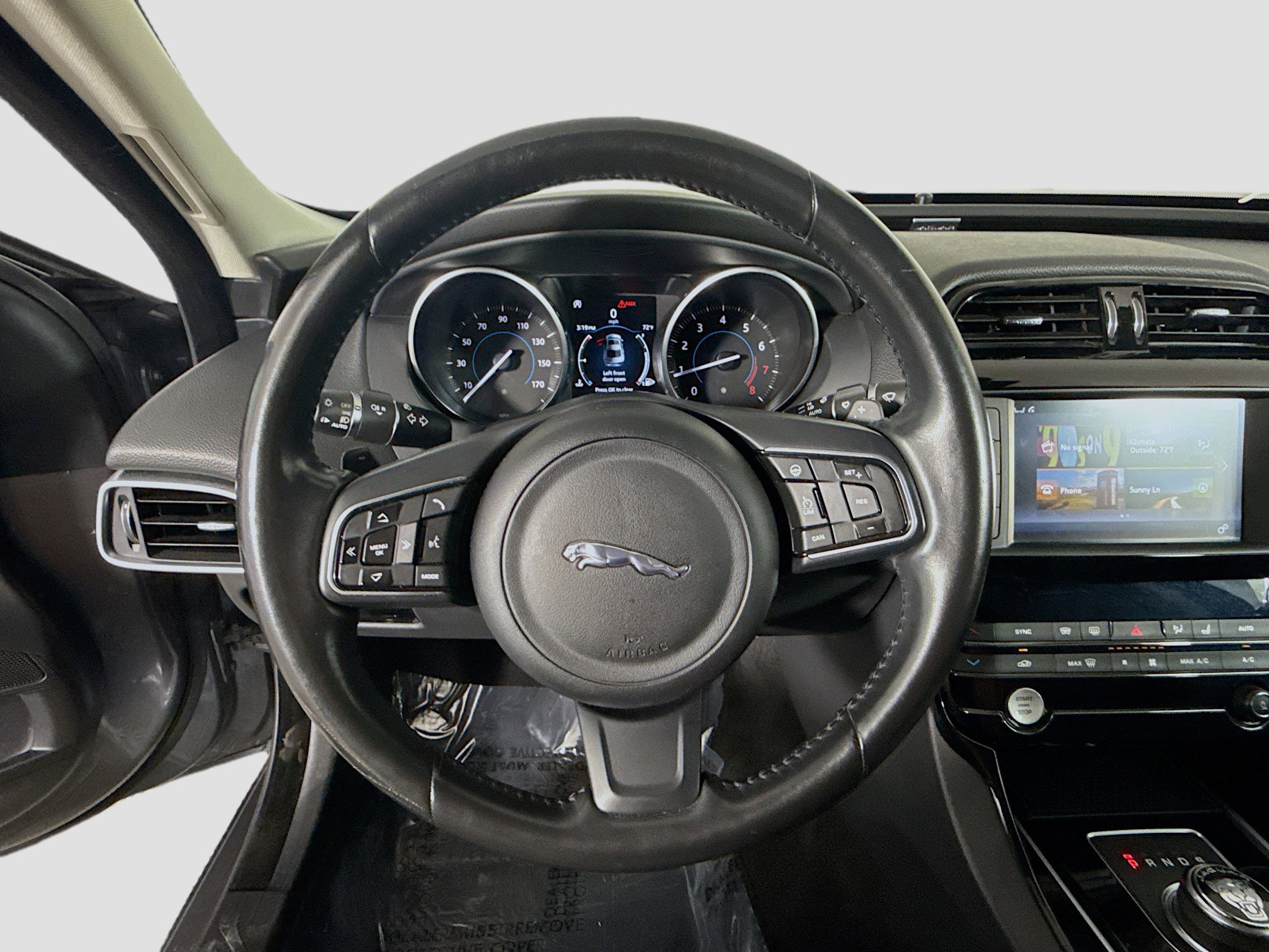 Used 2018 Jaguar XE Premium image 13