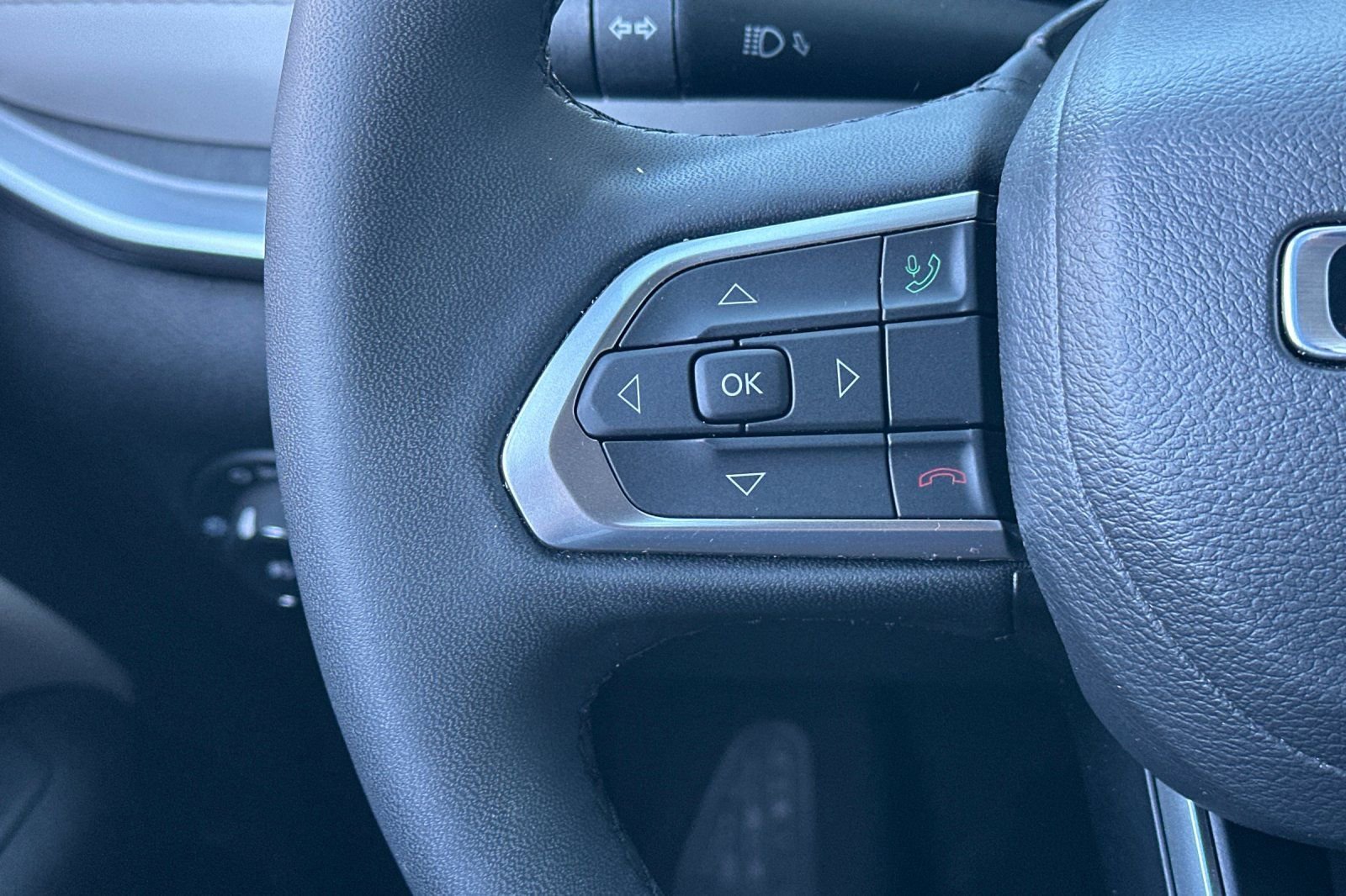 Used 2025 Jeep Compass Limited image 27