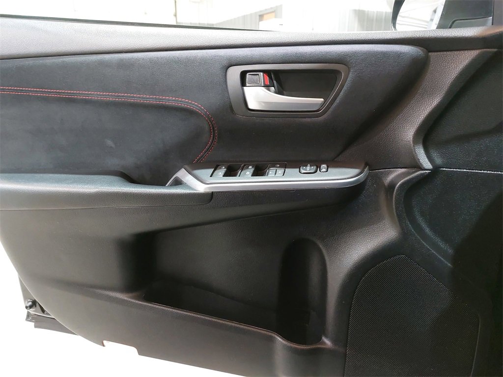 Used 2015 Toyota Camry XSE w/ Moonroof Package image 25