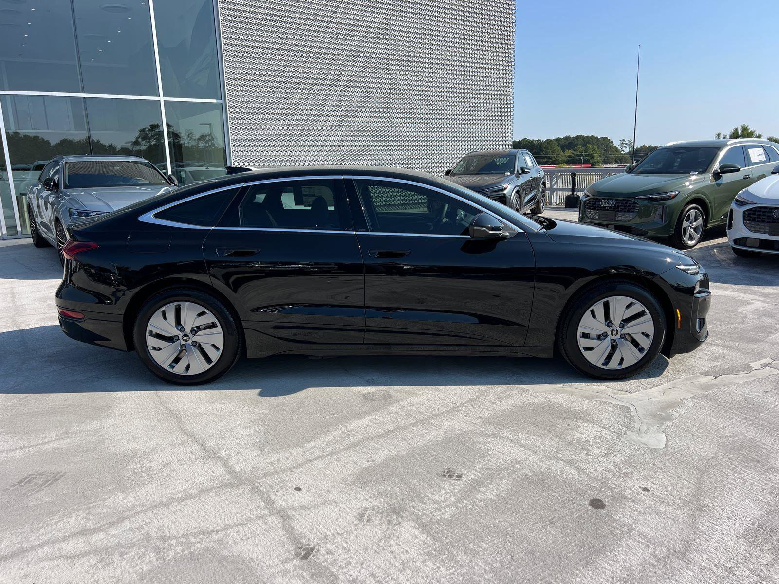 New 2025 Audi A6 e-tron Premium AWD/4WD image 4