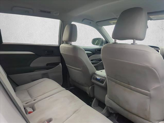 Used 2019 Toyota Highlander LE FWD image 25
