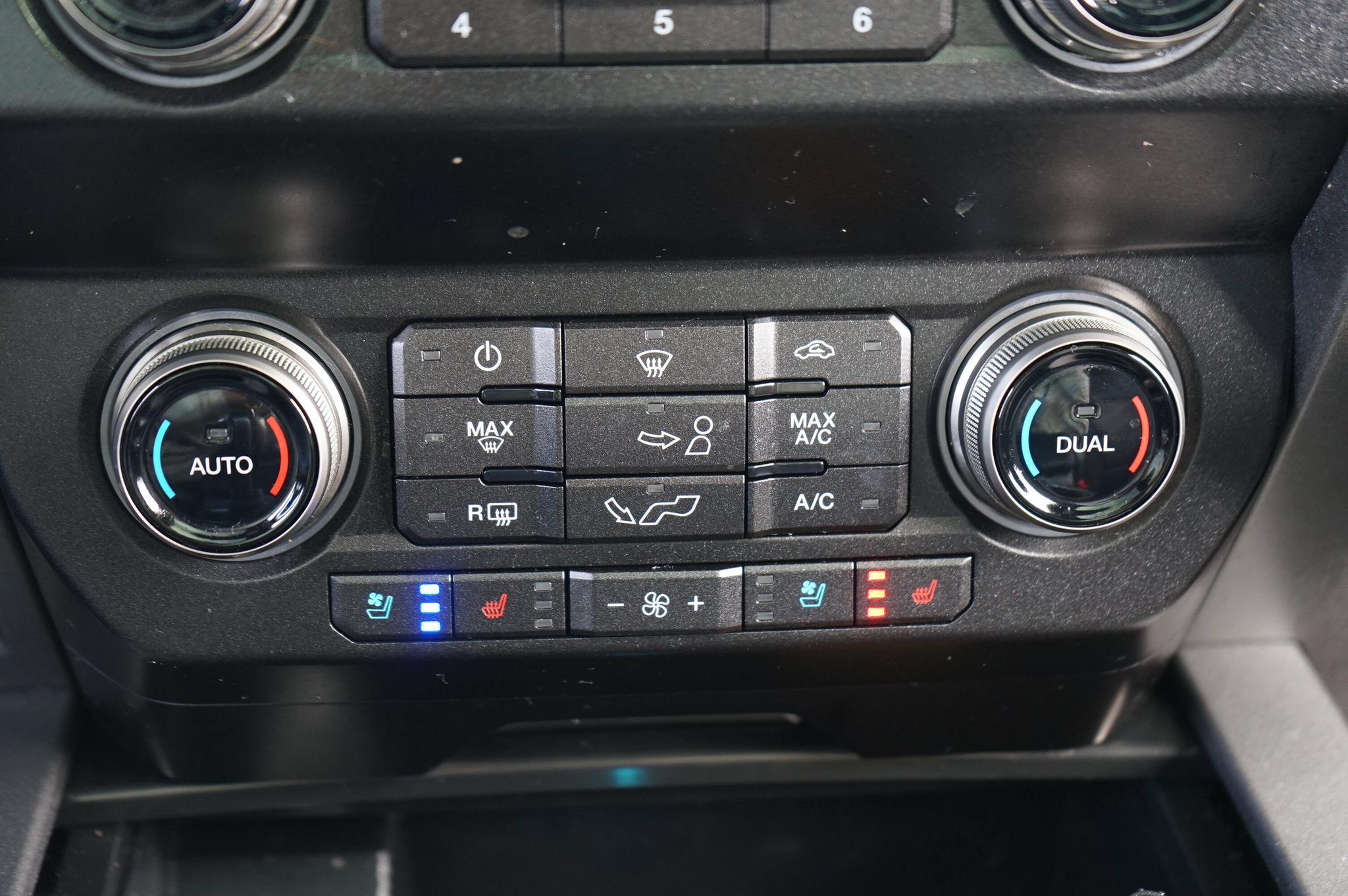 Used 2020 Ford F150 Raptor w/ Equipment Group 802A Luxury AWD/4WD image 23