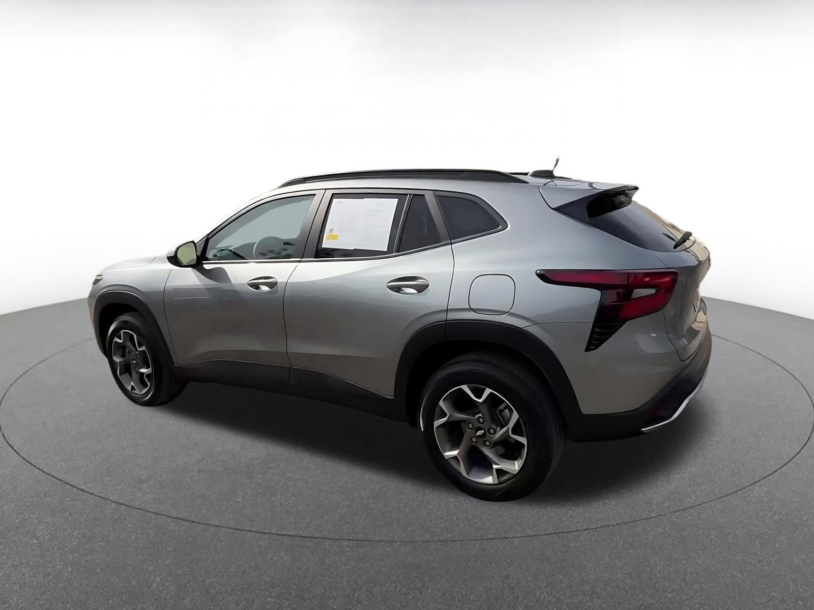 Used 2025 Chevrolet Trax LT image 10