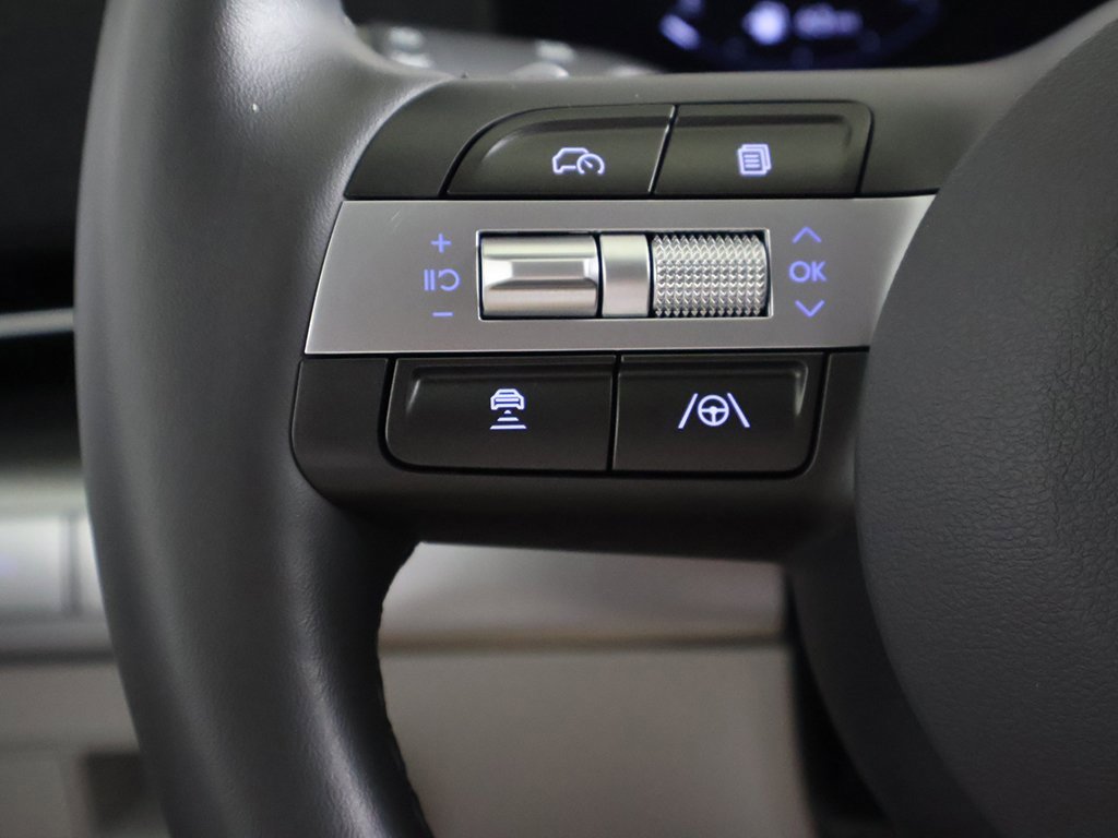 Used 2025 Hyundai Kona SEL image 38