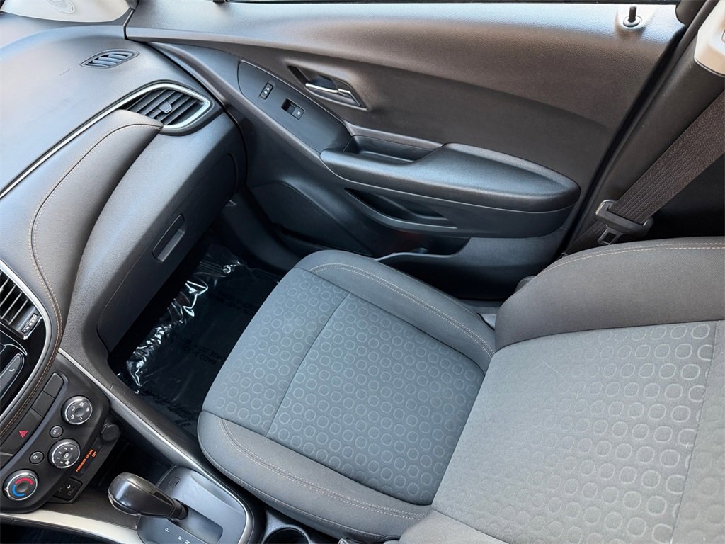 Used 2021 Chevrolet Trax LS w/ Tint and Cruise Package image 17