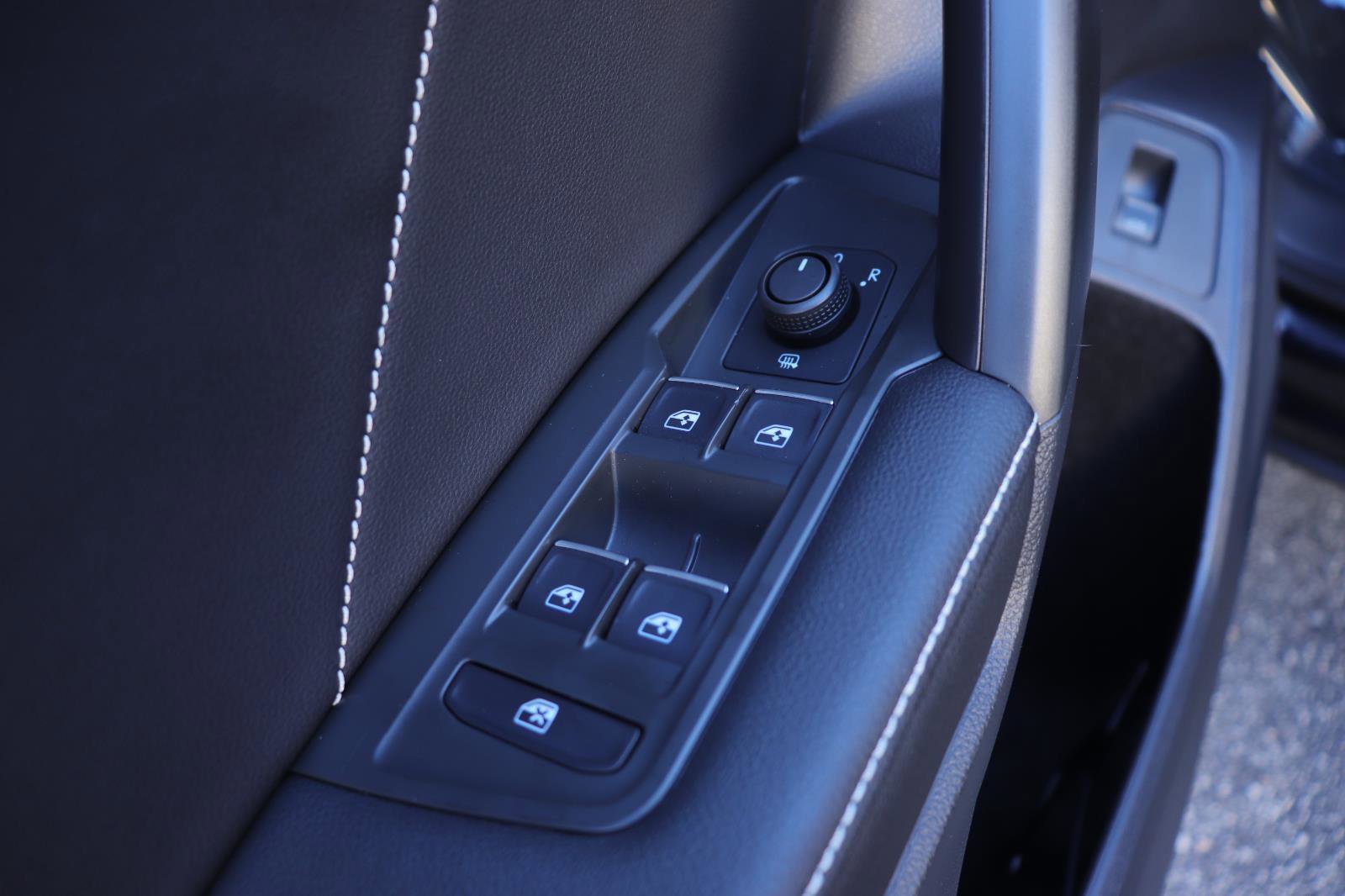 Used 2024 Volkswagen Tiguan SE R-Line image 25