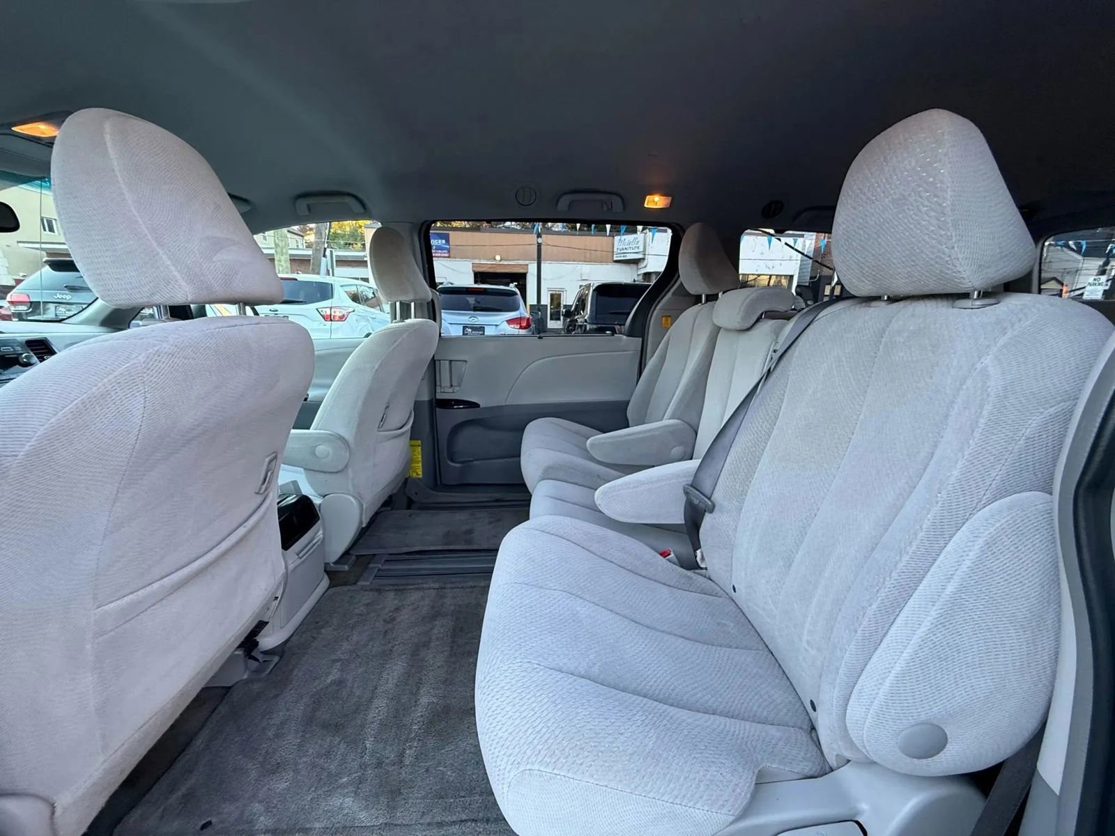 Used 2013 Toyota Sienna LE image 42