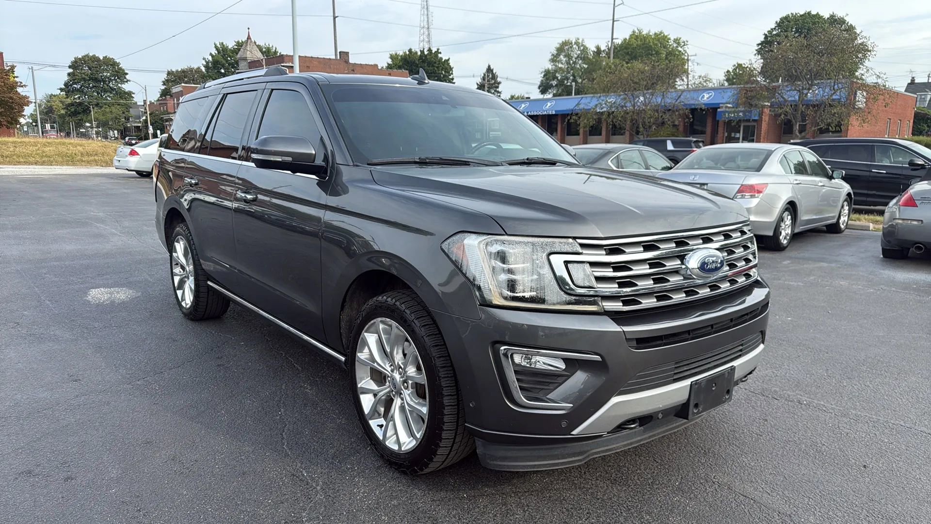 Used 2019 Ford Expedition Limited w/ Equipment Group 302A image 3