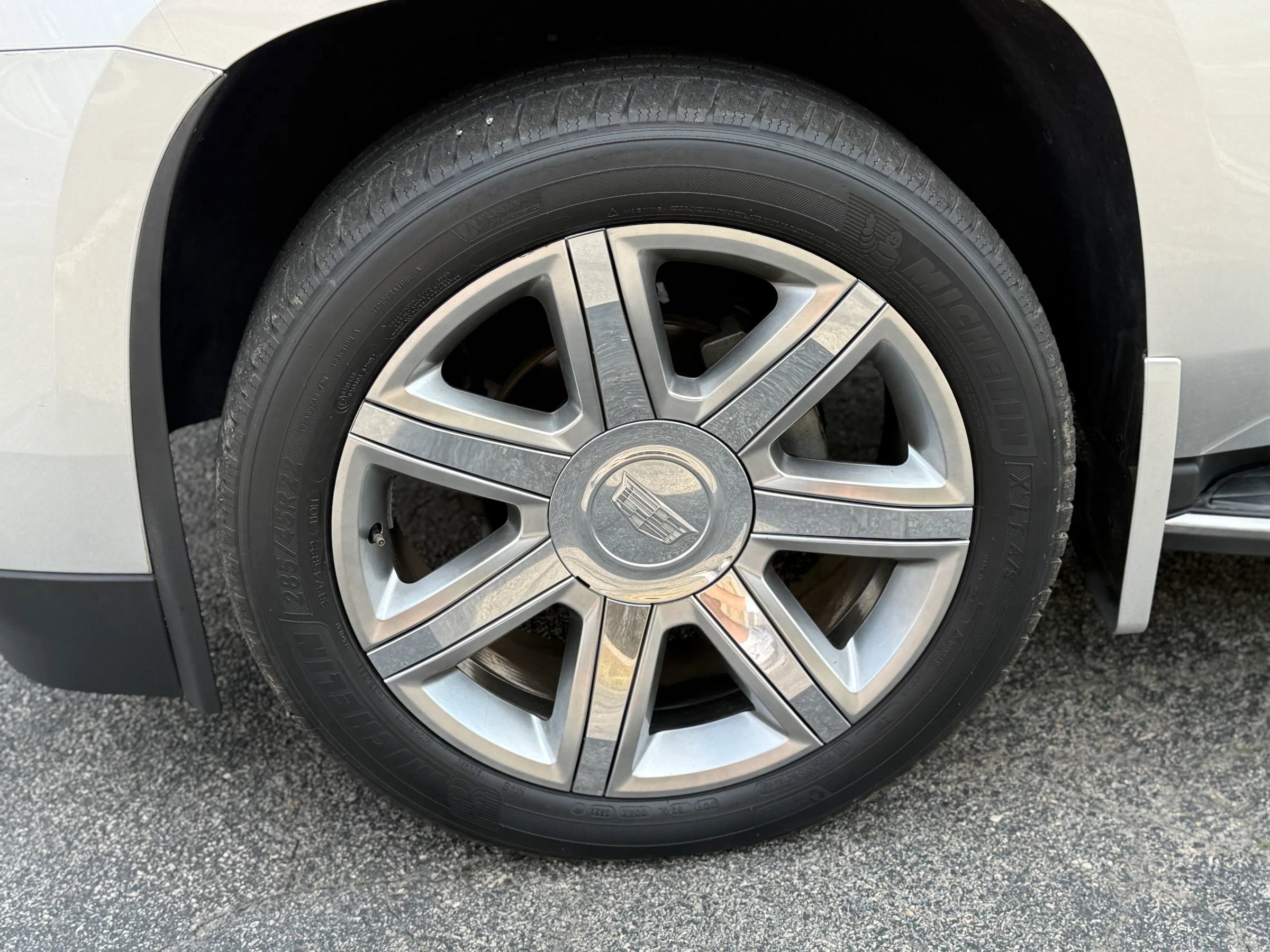 Used 2017 Cadillac Escalade Premium Luxury image 10