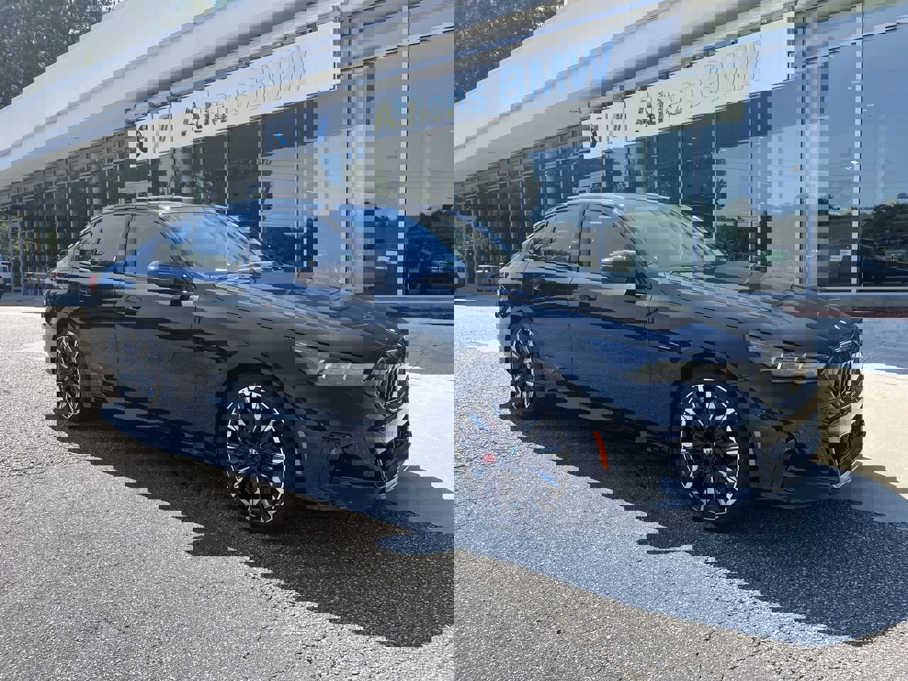 New 2026 BMW 550e xDrive w/ Executive Package image 2